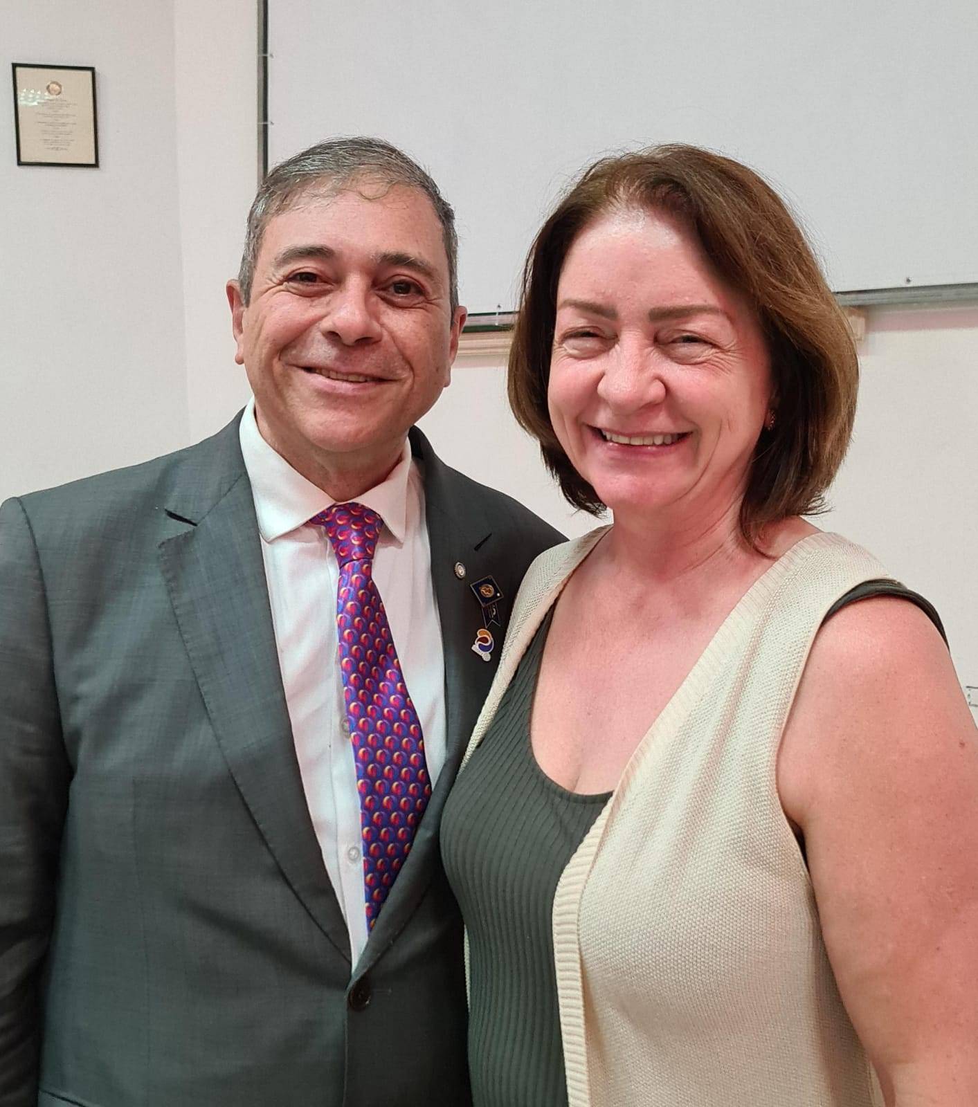 Governador Laerzio Chiesorin Junior e a Presidente do Rotary Inclusão Rita de Cassia Surgik 