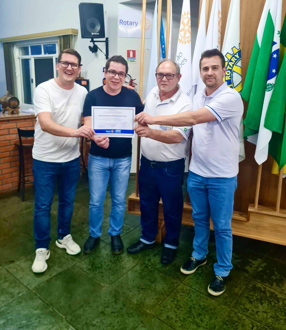 Sócios da RG2S, Narciso Ronsani, Ricardo Serena e Juliano Giongo com o presidente do Rotary Club de Francisco Beltrão-Integração no ano rotário 2022-23, Henrique Zamadei, na reunião de terça-feira, 12 de setembro.