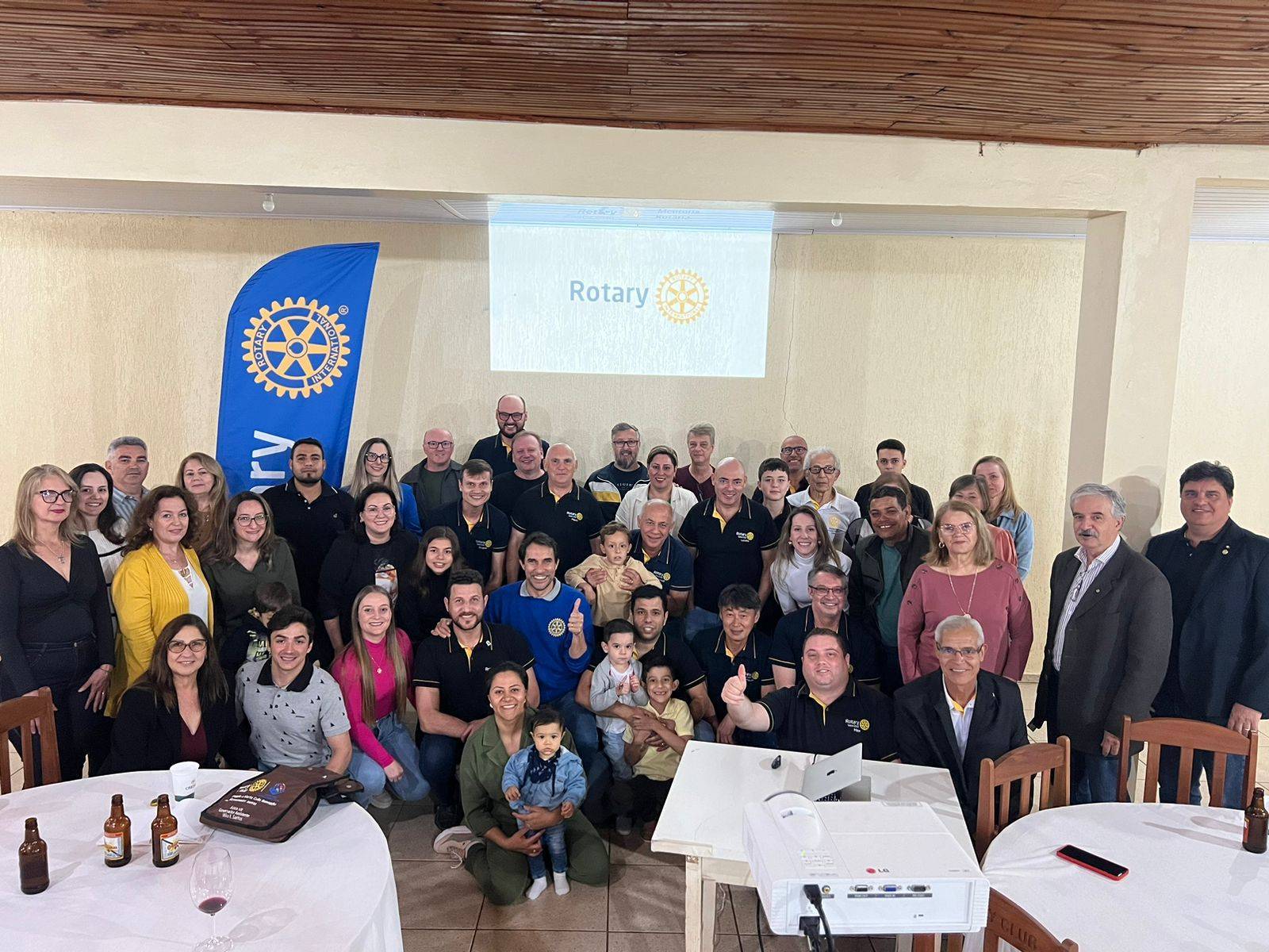 A presença de muitos convidados demonstra o prestigio do Rotary Club de Vera Cruz do Oeste na comunidade