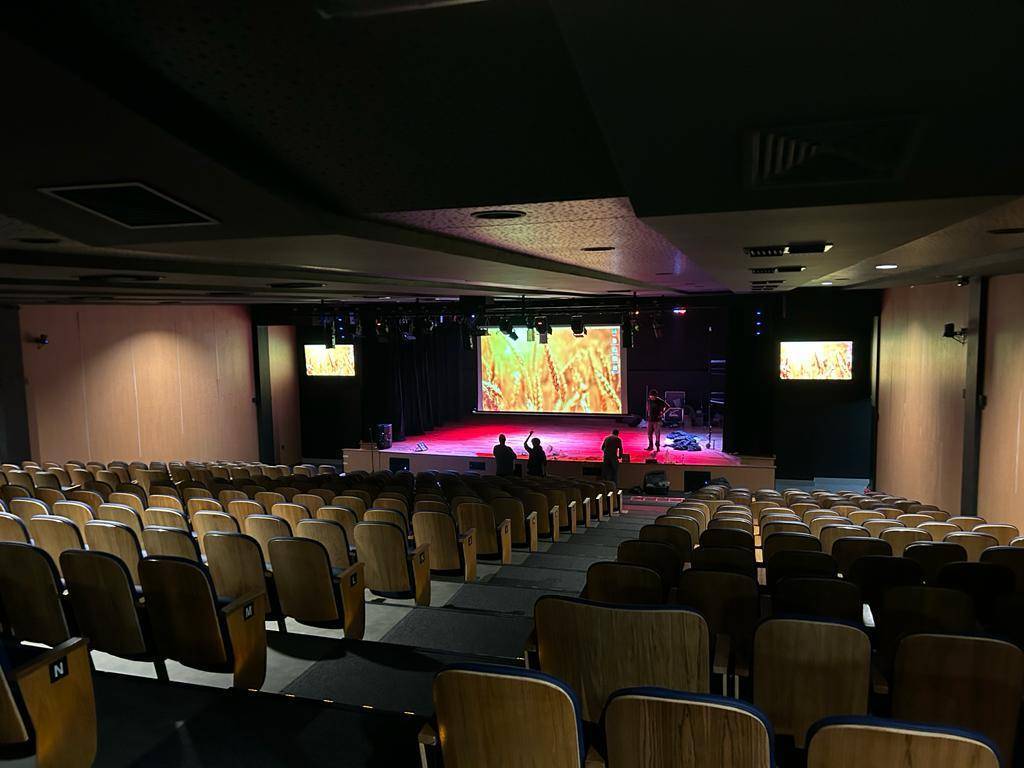 Teatro Rotary inaugurado no Complexo Educacional do Colégio Eduardo Gomes em São Caetano do Sul.