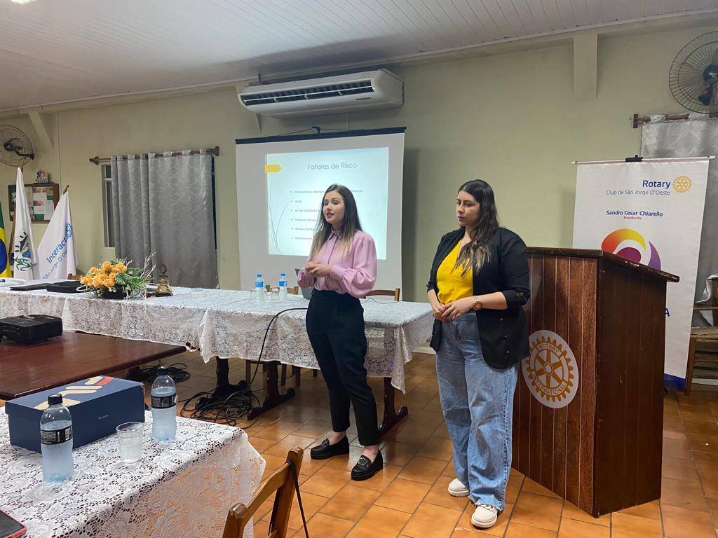 Palestrantes Psicólogas Géssica Celeski e Caroline de Andrade