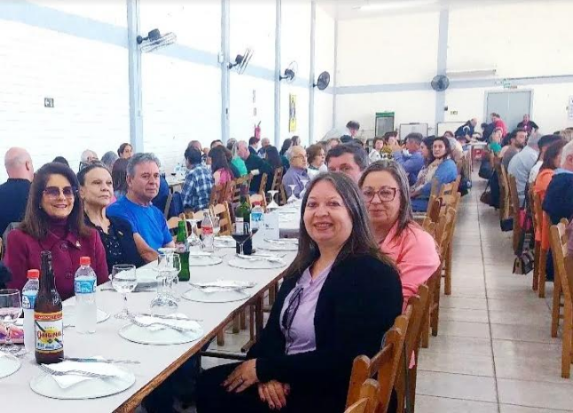 COMPANHEIROS DO ROTARY NORDESTE NO ALMOÇO FESTIVO.