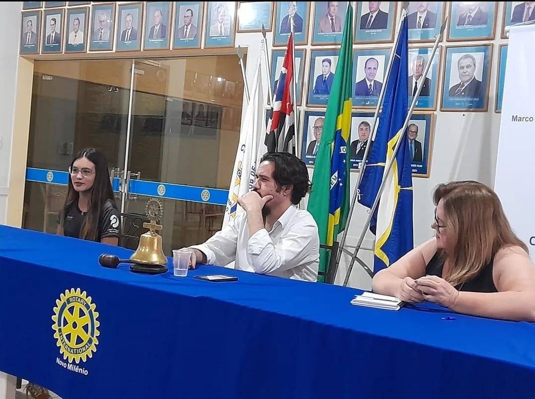 Rotary Club de Votuporanga Novo Milênio recebe a visita da Presidente do Interact