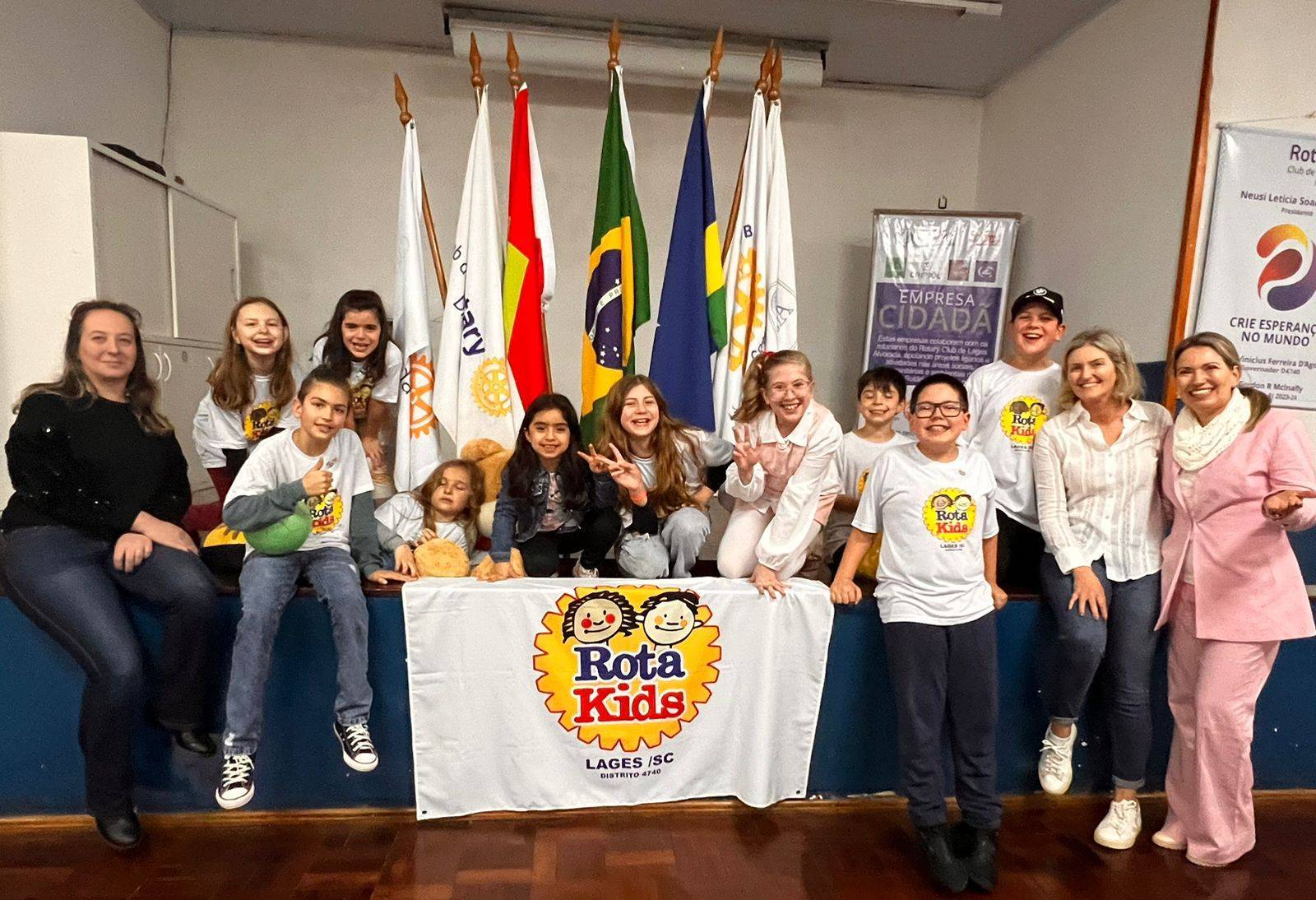 Equipe do Rotakids Lages com a Governadora 22-23, Maria Alice Baggio