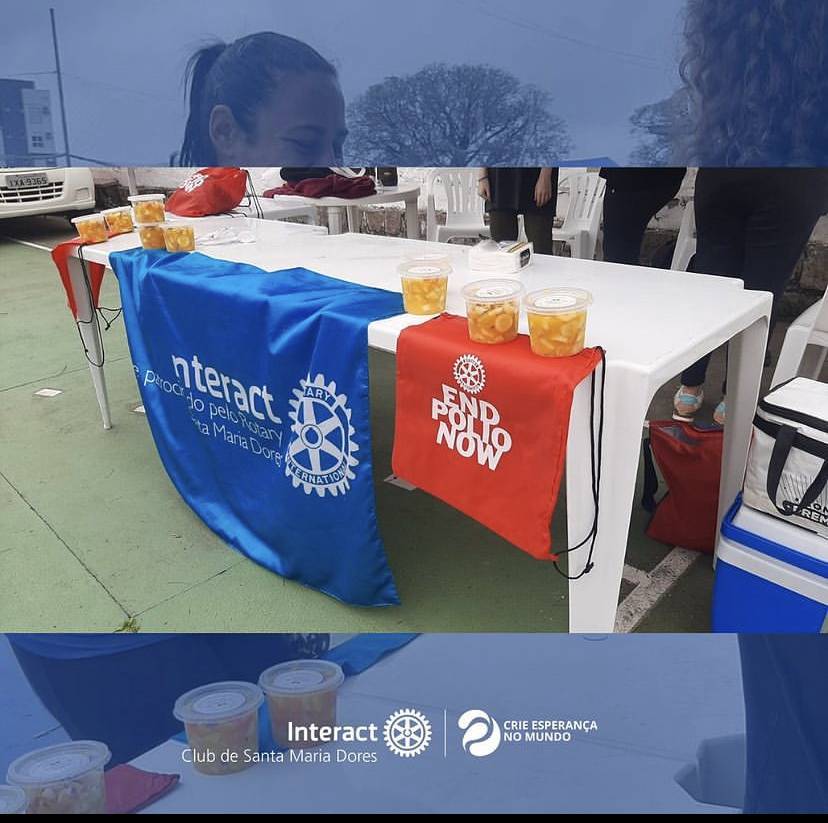 Com o intuito de arrecadar fundos para a campanha do End Polio Now, realizamos a venda de saladas de fruta na manhã desse domingo, na 1° Maratona de Santa Maria, organizada pela @prefeituradesantamaria.