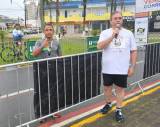 Edson Bortolaci (à esq.) e o governador de Rotary, Lazerzio Chiesorin, durante a realização da corrida “Vencendo a Pólio Guaratuba”, evento realizado em setembro