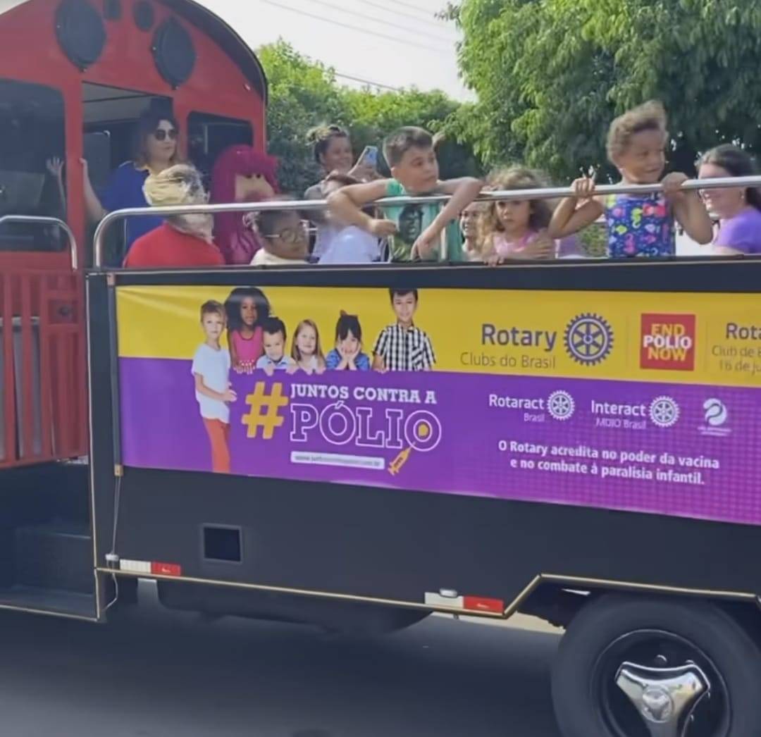 Rotary Club de Bariri promoveu entretenimento para criança vacinada