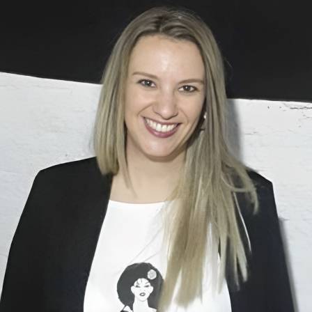 Louise Prado Alfonso mostrou, explicou e apresentou a importância do trabalho voluntário com base em pesquisa