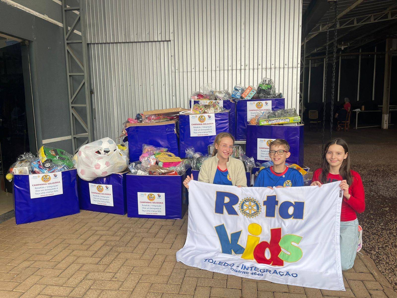 Rotakids de Toledo Integração realiza a entrega dos brinquedos arrecadados para a Ação Social da Paróquia Sagrada Família do Jardim Panorama.