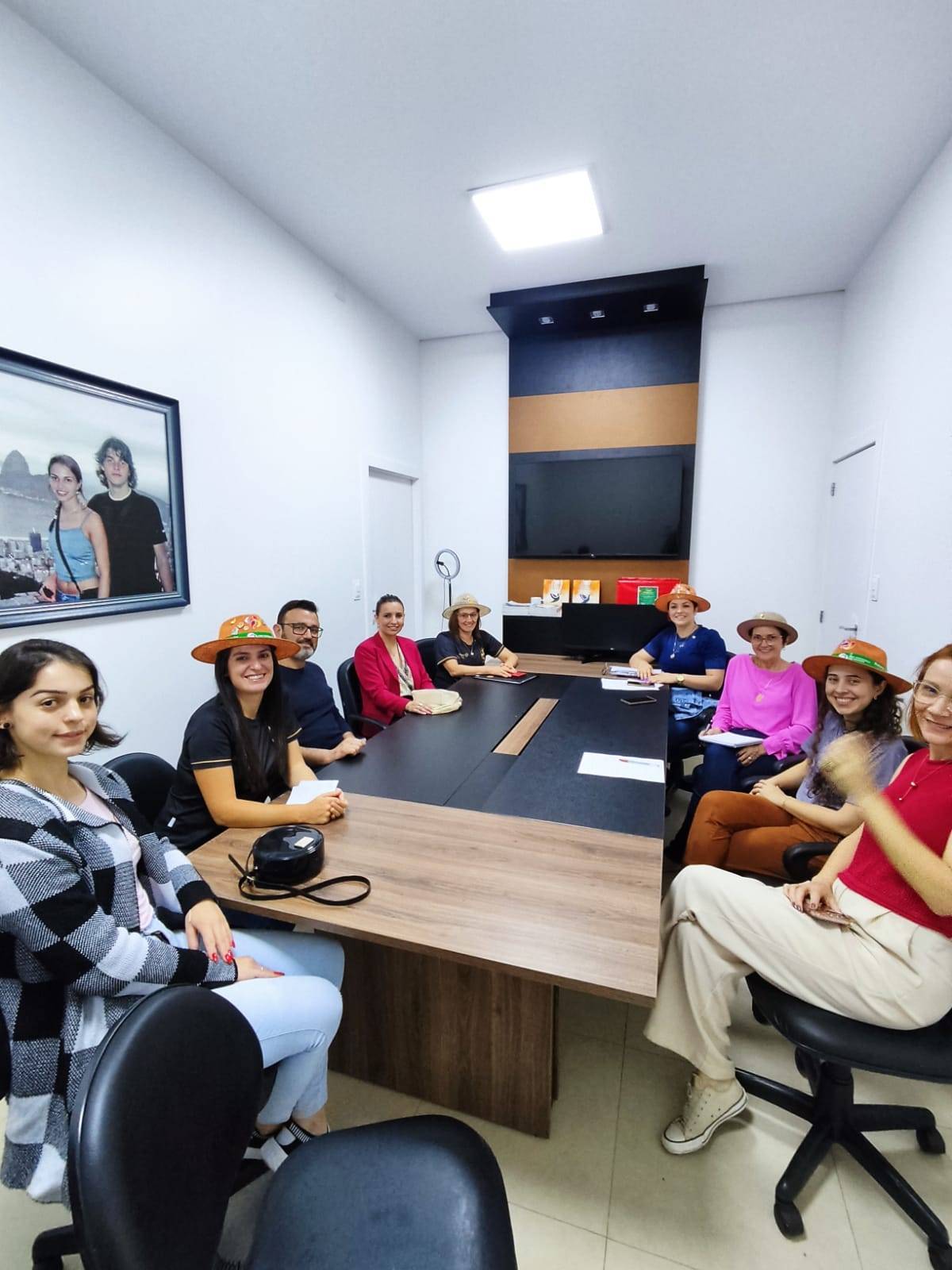Reunião com presidente, secretario, tesoureiro e presidente da Comissão da Fundação Rotária com futuros associados