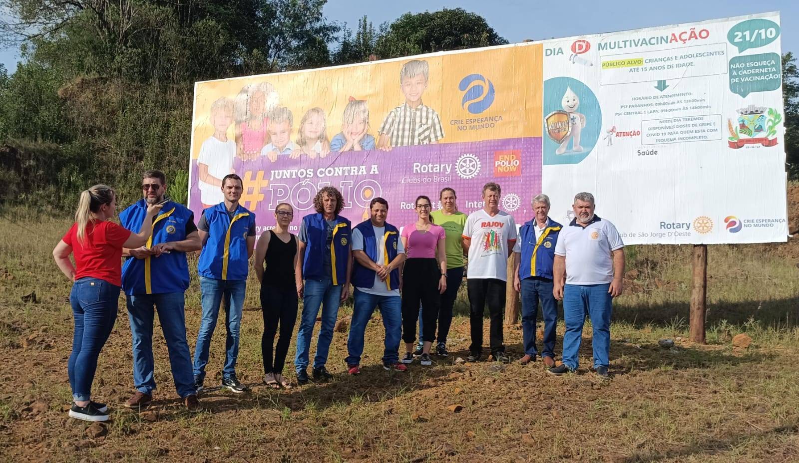 Rotarianos e equipe da Secretaria Municipal de Saúde no lançamento da Campanha