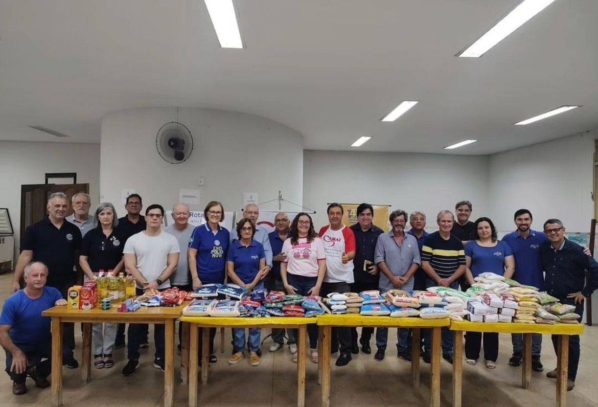 Entrega de Alimentos pelo Rotary Club de Jahu Norte