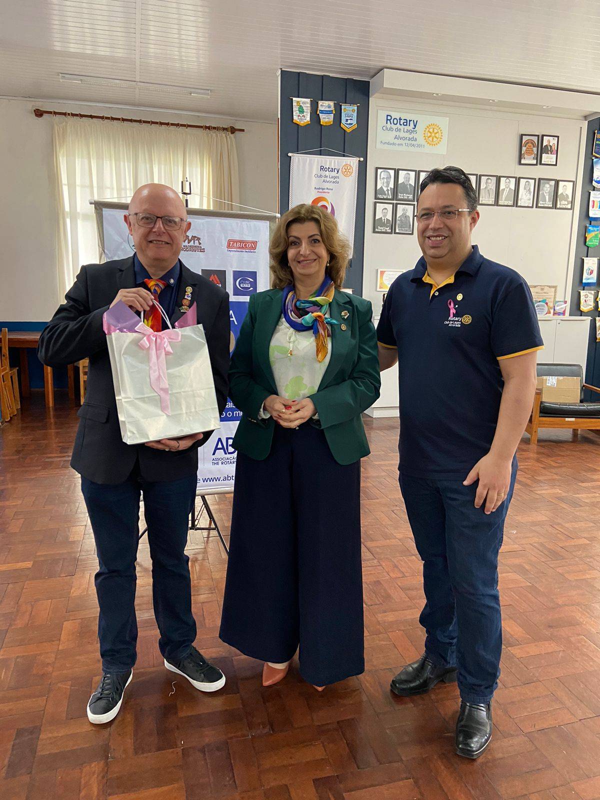 Governador Marcus com sua esposa Sirley e o Presidente do Club, Rodrigo Rosa.