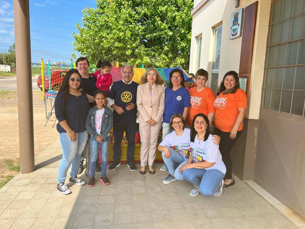 COMPANHEIROS DO ROTARY CLUB DE BAGÉ SUL. E FUNCIONÁRIOS DO POSTO