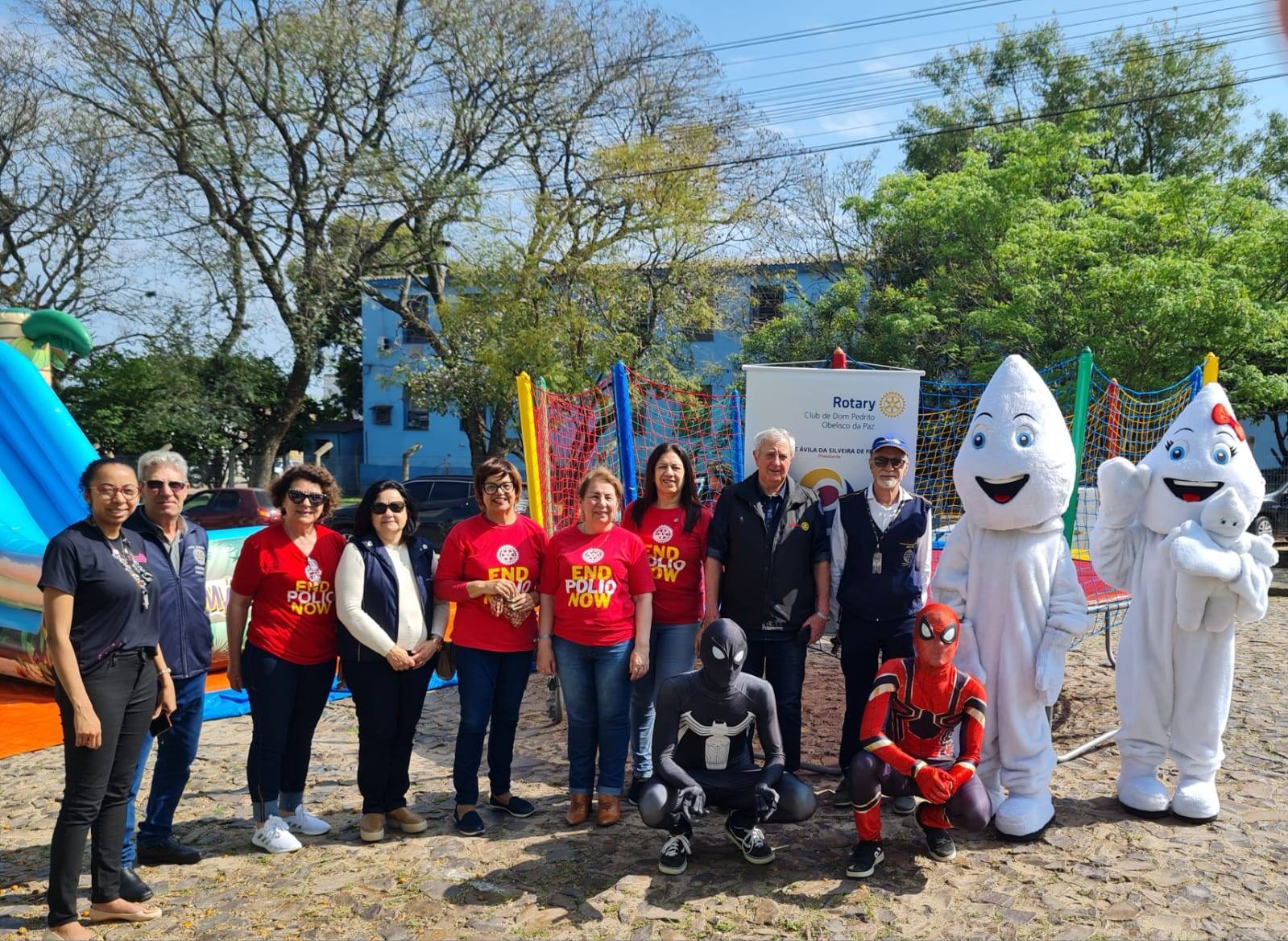 Presentes também os companheiros (as) dos clubes coirmãos Rotary Dom Pedrito, Rotary Obelisco da Paz, Casa da Amizade, Interact e Rotaract.