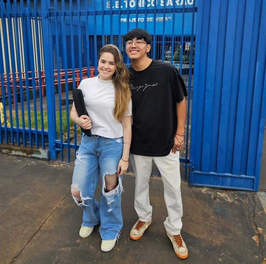 Yael relata em escola a experiência de realizar um intercâmbio 