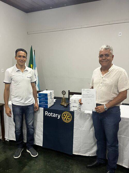 Rotary Club de Iguatama recebe kits para campanha Hepatite Zero