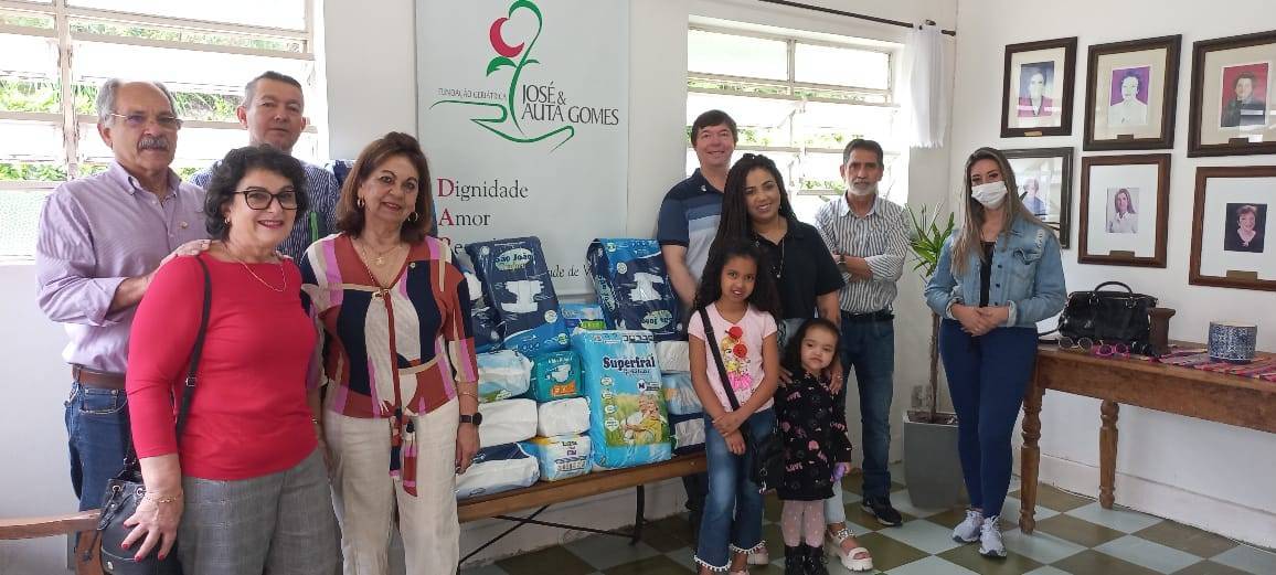 COMPANHEIROS DO ROTARY CLUB DE BAGÉ SUL E DIREÇÃO DO ALTA GOMES