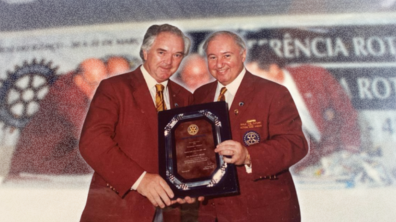 Na foto o Govenador Meicislau Surek e o Presidente do Rotary Internacional Luiz Vicente Giay, ambos no ano rotário 1996-97, na Conferência Rotária do Mercosul em Foz do Iguaçu.