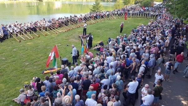 Em Portugal, nossos associados financiaram uma sala sensorial completa para estudantes autistas de 5 a 16 anos.