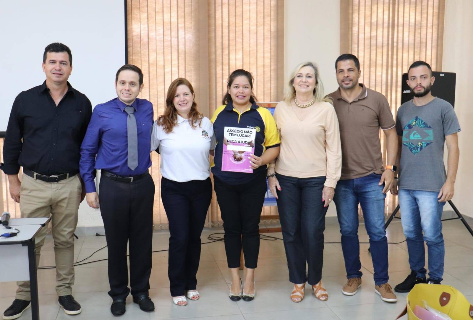 Rotary Club de Lins Norte apresentaram a Lei 17.621/2023 no Paço Municipal