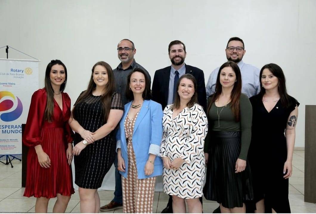 Os nove novos associados do Rotary Club de Pato Branco-Inovação. Mais mãos para o Servir.