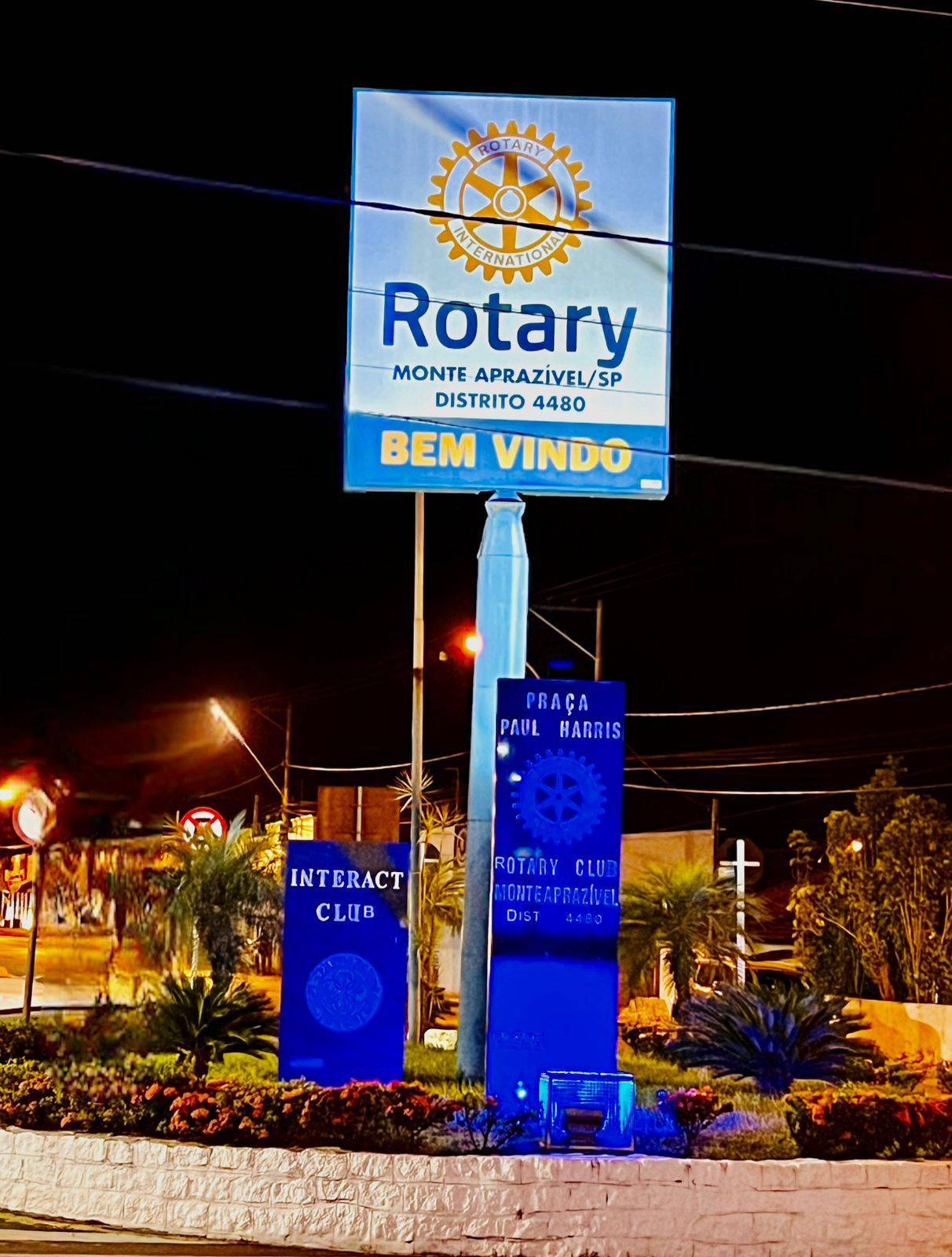 O Rotary Club de Monte Aprazível ilumina o Marco Rotário na cor azul, aderindo a campanha "Novembro Azul"