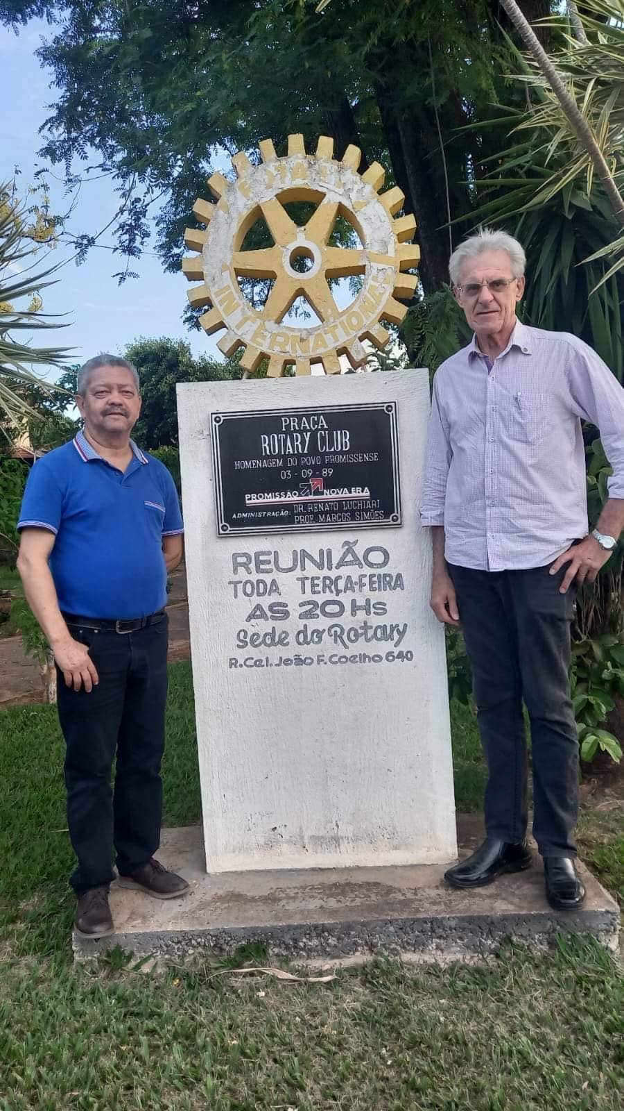 Visita do Governador no marco rotário na praça Rotary