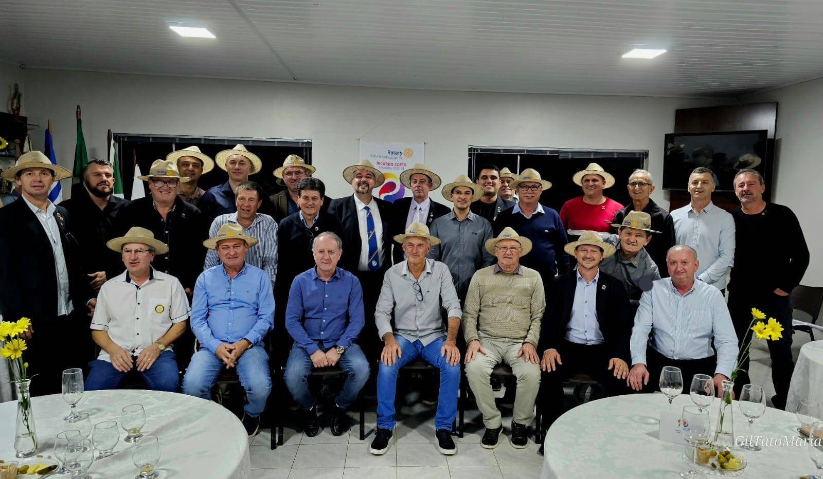 Companheiros do Rotary Club de Salto do Lontra que hoje completa 37 anos