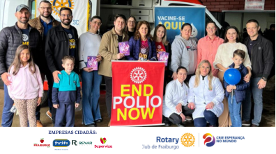 No último dia 15 de novembro, o Rotary Club de Fraiburgo desempenhou um papel fundamental na segunda edição do "Parque da Magia", evento alusivo ao Dia da Criança, promovido pela Prefeitura Municipal em parceria com diversos colaboradores.  Em um esforço conjunto com a Secretaria da Saúde, o Rotary Club de Fraiburgo dedicou-se à promoção da vacinação contra a poliomielite, uma campanha crucial para a erradicação dessa doença. Durante o evento, os membros do Rotary distribuíram panfletos informativos e prestaram esclarecimentos à população presente, ressaltando a importância da imunização infantil.  A iniciativa teve como objetivo conscientizar as famílias sobre a relevância da vacinação e garantir que todas as crianças tenham acesso à imunização necessária para um crescimento saudável. O Rotary Club de Fraiburgo demonstrou, mais uma vez, seu comprometimento com a saúde da comunidade e seu papel ativo em eventos que promovem o bem-estar geral.  O presidente do Rotary Club de Fraiburgo, Sidnei Pontes, expressou sua satisfação com a participação da organização no evento, enfatizando o compromisso contínuo em apoiar iniciativas que impactam positivamente a vida das crianças e suas famílias.  A colaboração entre o Rotary Club de Fraiburgo, a Secretaria da Saúde e outros parceiros no Parque da Magia evidencia a importância da união de esforços para promover a saúde e o desenvolvimento integral das crianças. O evento não apenas proporcionou momentos de diversão e entretenimento, mas também se destacou como uma oportunidade valiosa para a conscientização sobre questões de saúde pública.  O Rotary Club de Fraiburgo reafirma seu compromisso com a comunidade local e espera continuar colaborando em futuras iniciativas que promovam o bem-estar e a prosperidade para todos.