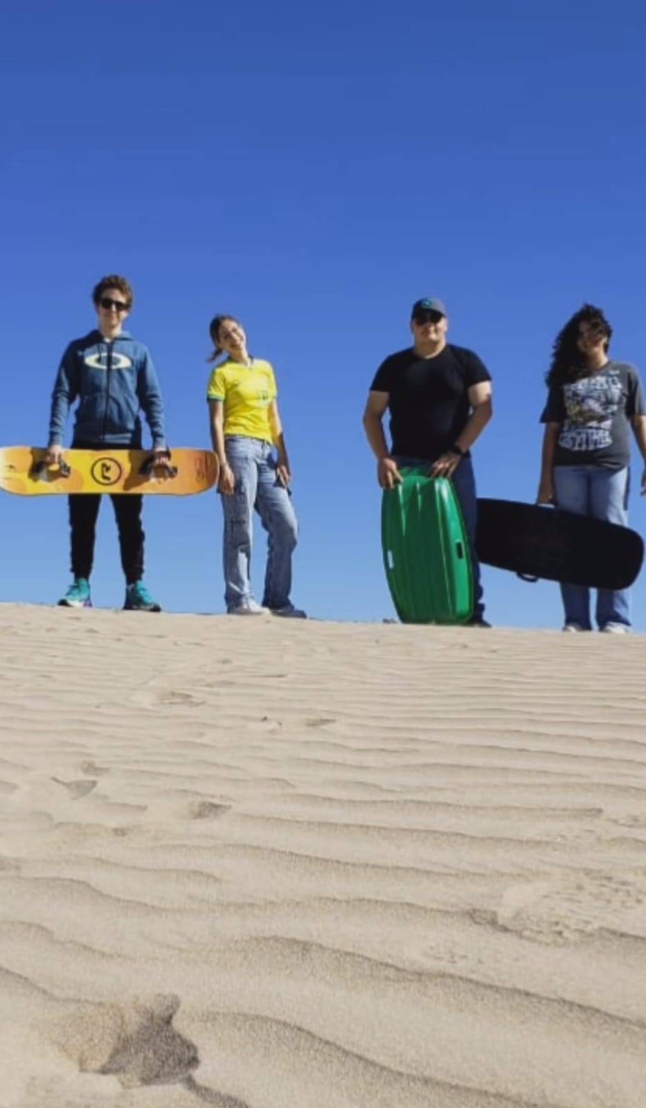 Intercambistas passeiam em Dunas de Bilbão