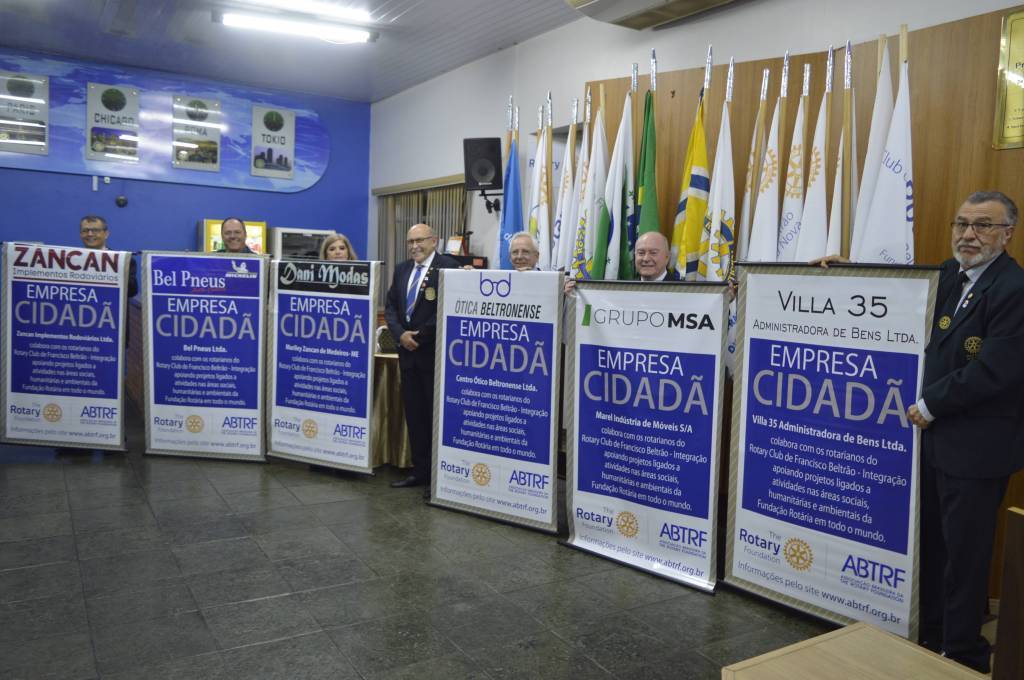 Governador Antonio da Caz, Odinei Farias, responsável pela Fundação Rotária no clube, e os representantes das Empresas Cidadãs: Ismael Zancan (Zancan Implementos Rodoviários), Kiko Campanholo (Bel Pneus Auto Center), Mariley Medeiros (Dani Modas), Valmir Cividini (Ótica Beltronense), Edgar Behne (Grupo MSA) e Cido Biavatti (Villa 35 Administradora de Bens).