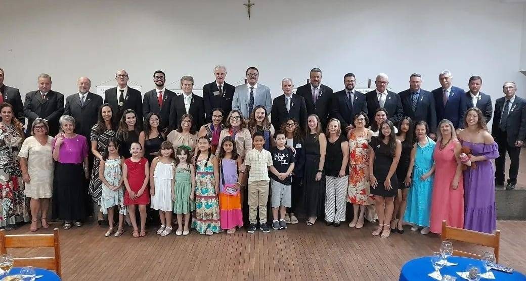 Família Rotária Completa em Itápolis