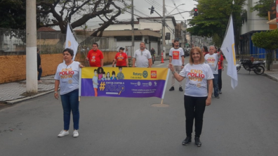 Rotarianos no desfile cívico do aniversário de Cruzeiro