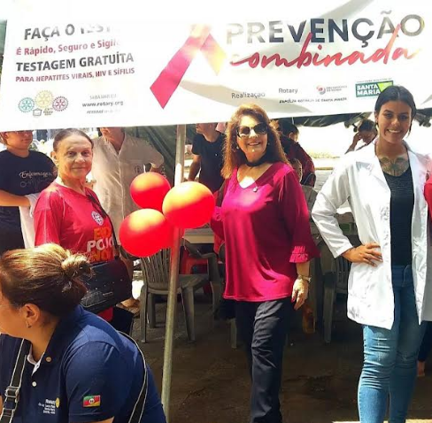 COMPANHEIRAS NA PRAÇA SATURNINO DE BRITO.