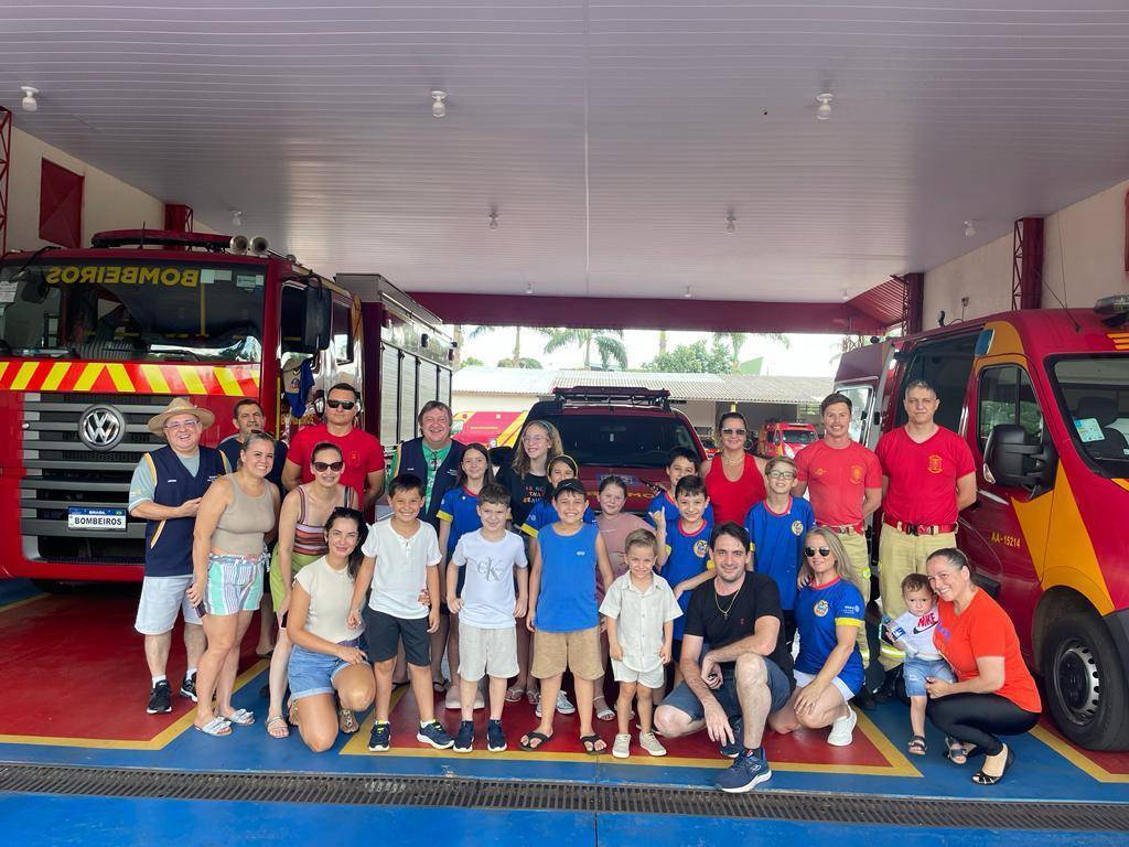 Rotakids de Toledo Integração gestão 2023/24 encerra o semestre com chave de ouro com uma visita ao Corpo de Bombeiros de Toledo