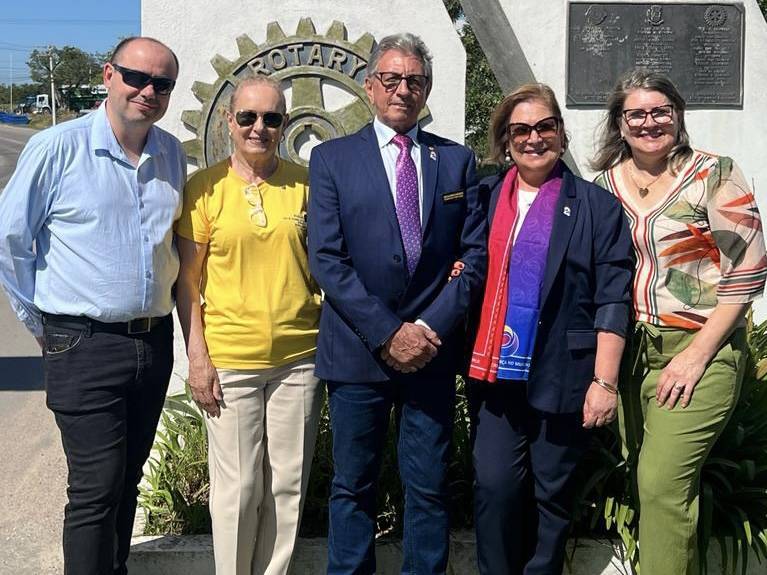 Governador Feliciano Luiz Saucedo e sua esposa Dalila e presidentes dos clubes de Rotary de Caçapava do Sul 