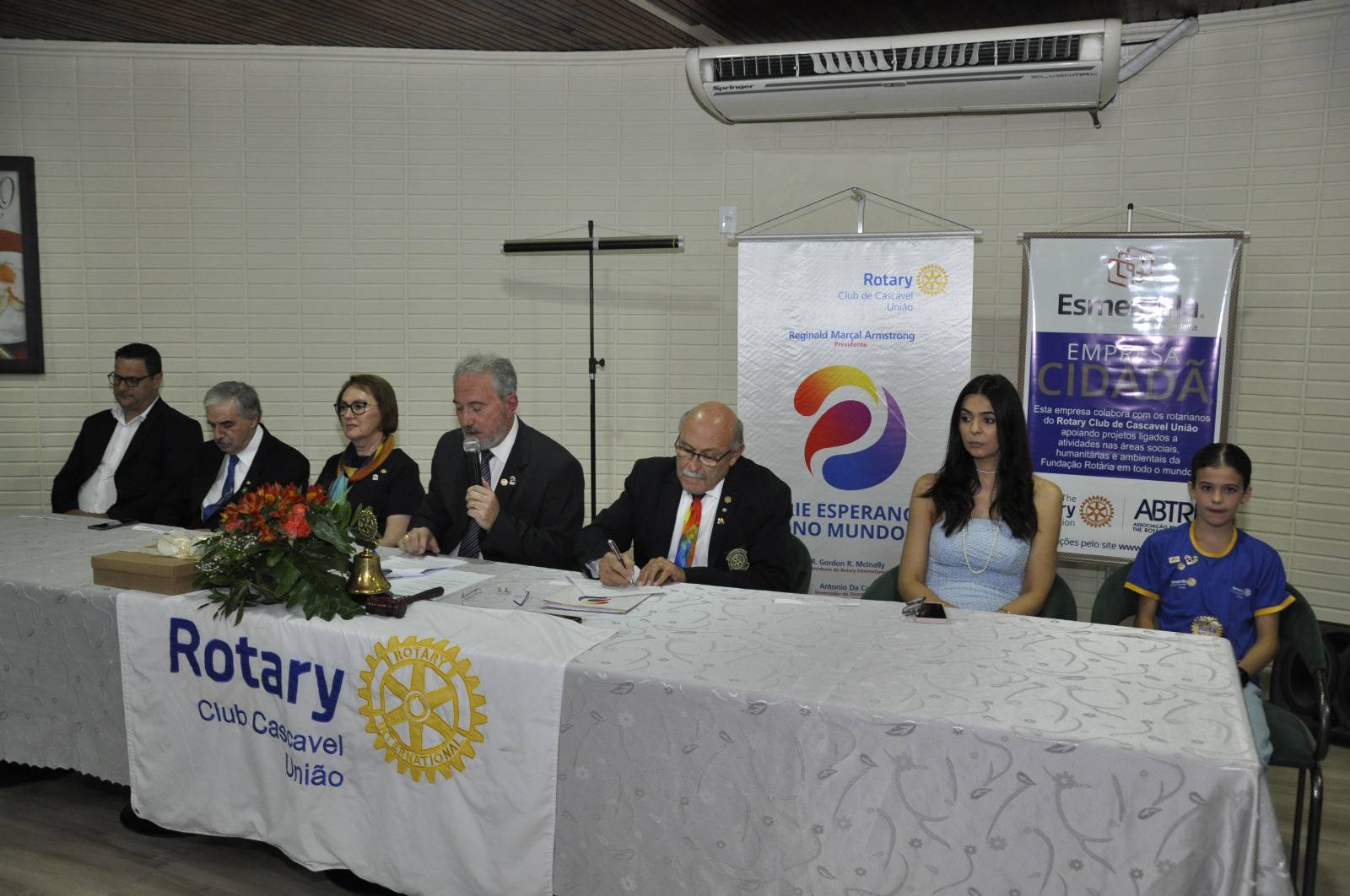 Mesa da presidência na festiva de visita oficial