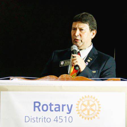 Wagner Osmar Aparecido Massoca, governador do Distrito 4510 do Rotary International, encaminha documento aos clubes
