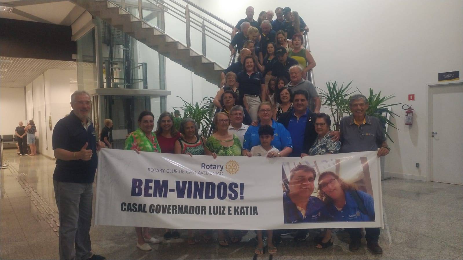 A recepção  por companheiros do Distrito 4640.