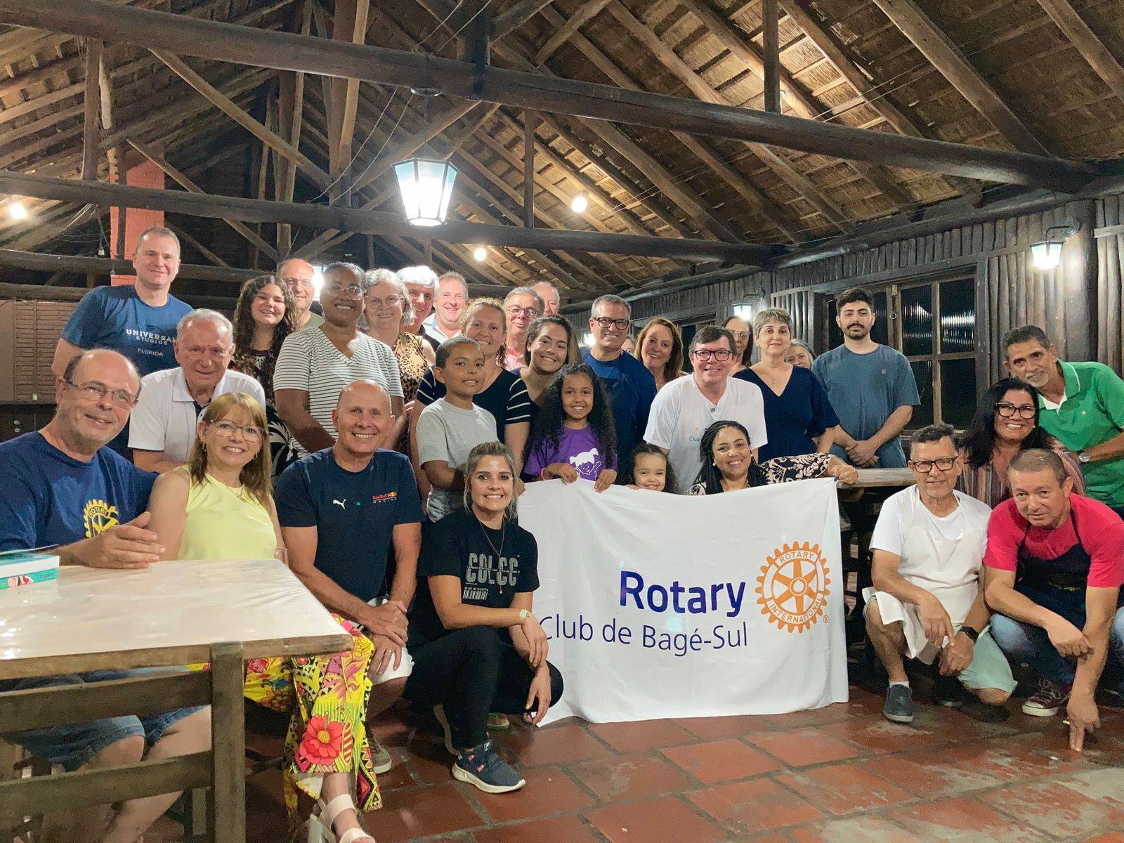 COMPANHEIROS E VISITANTES DO ROTARY CLUB DE BAGÉ SUL.