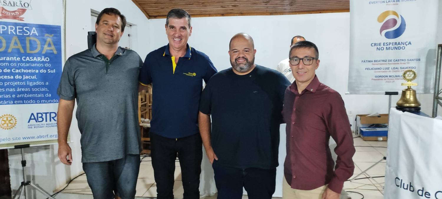 Presidente da posse aos novos companheiros 