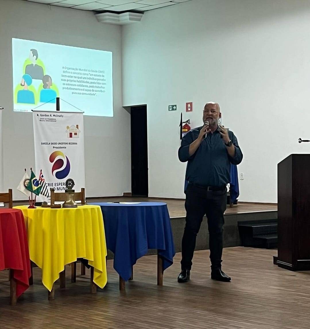 Rotary Club de Itápolis Ministra Palestra sobre Janeiro Branco