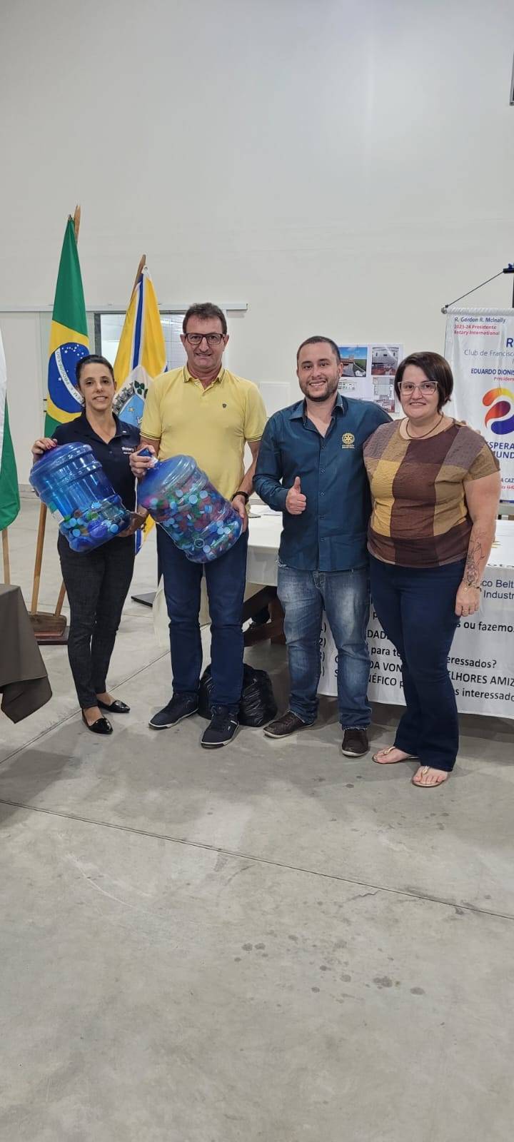 Entrega de tampinhas pet 