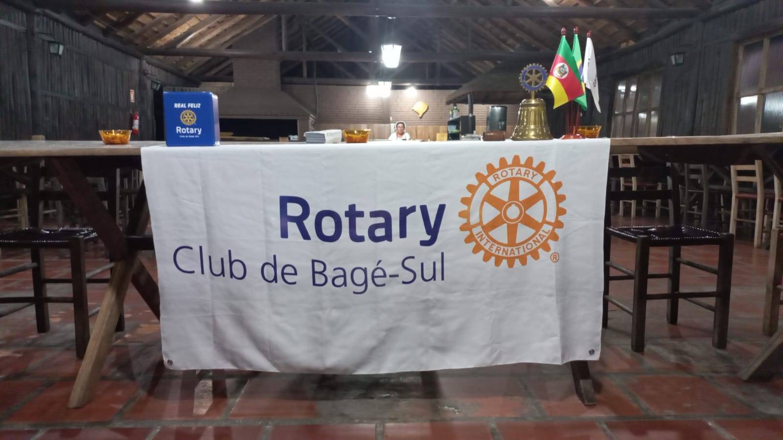 Mesa posta para reunião