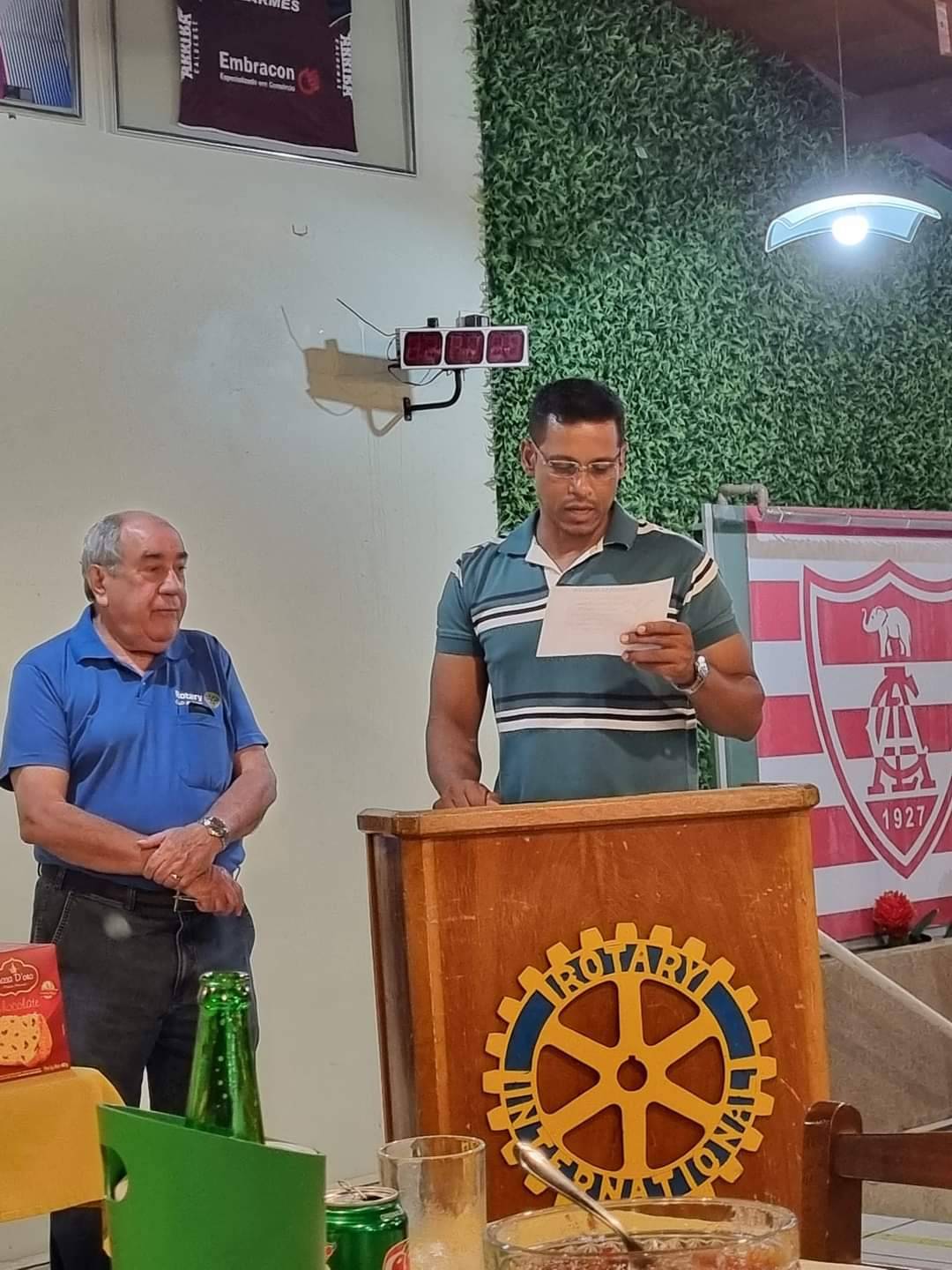 Reunião ordinária no Rotary Club de Lins