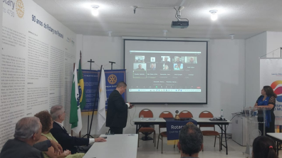 No registro o Governador 2024-25, Alfredo Arten, sua esposa Karina, e o colégio de governadores na reunião híbrida. 