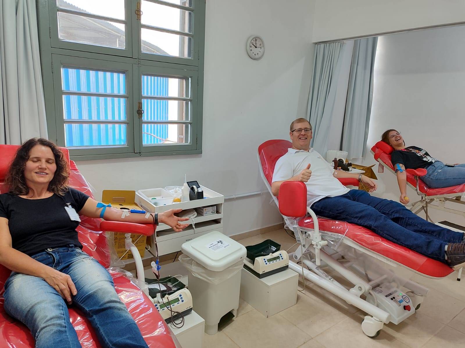 Doação foi realizada por rotarianos, rotaractianos e familiares