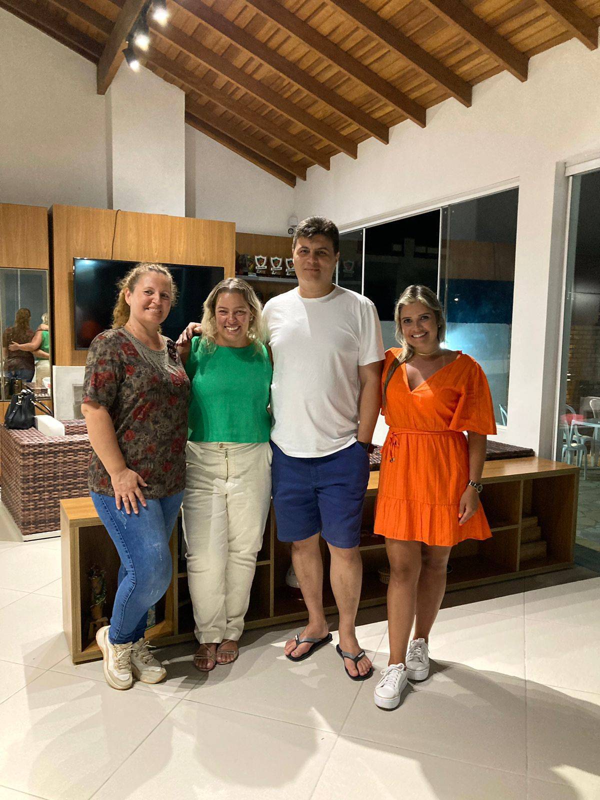 COMPANHEIROS CRISTIANE, ANA, MIRO E CAREN