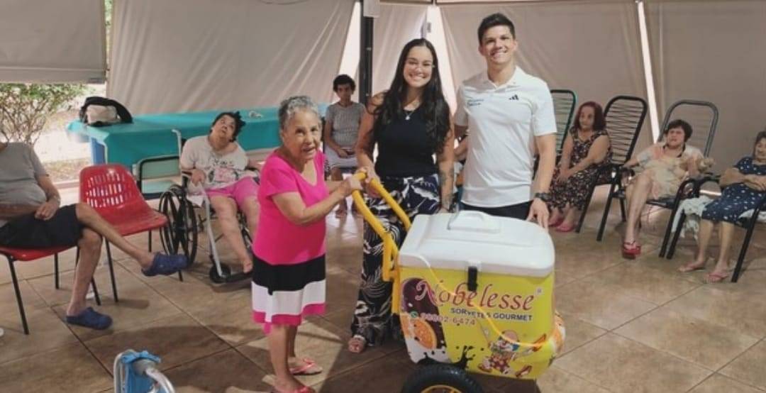 Sessão de fisioterapia com idosos pelo Rotary Club de Rio Preto Palácios das Águas